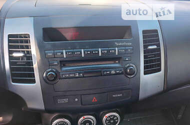 Внедорожник / Кроссовер Mitsubishi Outlander XL 2007 в Косове