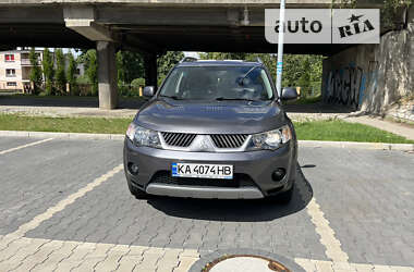 Позашляховик / Кросовер Mitsubishi Outlander XL 2009 в Києві