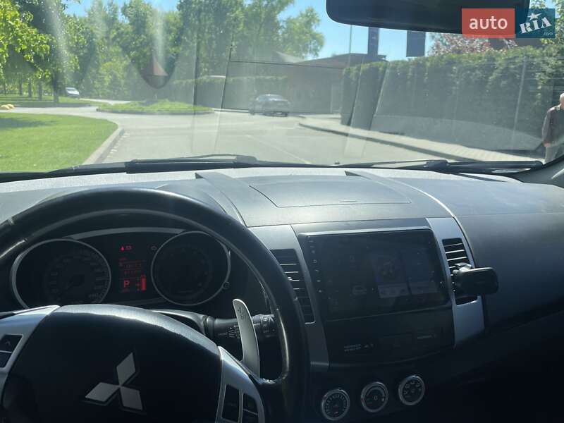 Позашляховик / Кросовер Mitsubishi Outlander XL 2007 в Києві