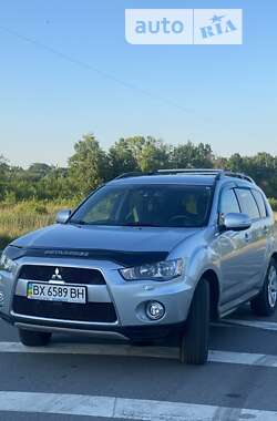 Внедорожник / Кроссовер Mitsubishi Outlander XL 2012 в Хмельницком