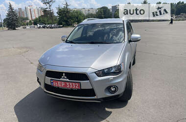 Позашляховик / Кросовер Mitsubishi Outlander XL 2010 в Харкові