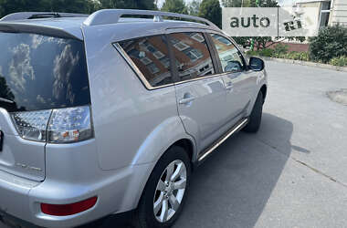 Позашляховик / Кросовер Mitsubishi Outlander XL 2010 в Харкові