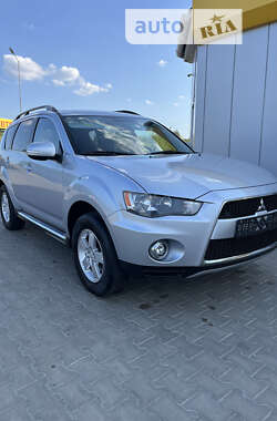 Mitsubishi Outlander XL 2012