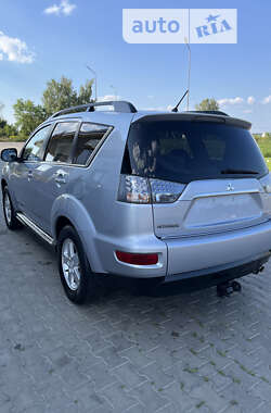 Внедорожник / Кроссовер Mitsubishi Outlander XL 2012 в Луцке