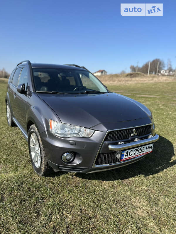 Mitsubishi Outlander XL 2011