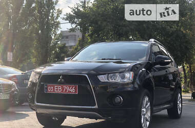 Позашляховик / Кросовер Mitsubishi Outlander XL 2011 в Луцьку