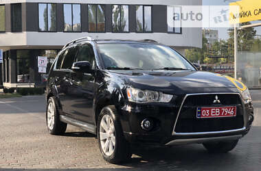 Позашляховик / Кросовер Mitsubishi Outlander XL 2011 в Луцьку