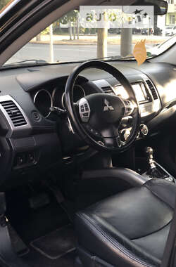 Позашляховик / Кросовер Mitsubishi Outlander XL 2011 в Луцьку