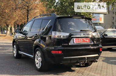 Позашляховик / Кросовер Mitsubishi Outlander XL 2011 в Луцьку