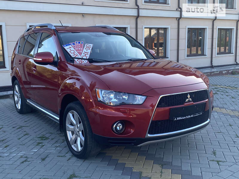 Внедорожник / Кроссовер Mitsubishi Outlander XL 2011 в Косове