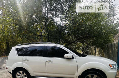 Внедорожник / Кроссовер Mitsubishi Outlander XL 2011 в Харькове