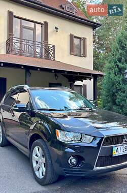 Внедорожник / Кроссовер Mitsubishi Outlander XL 2010 в 