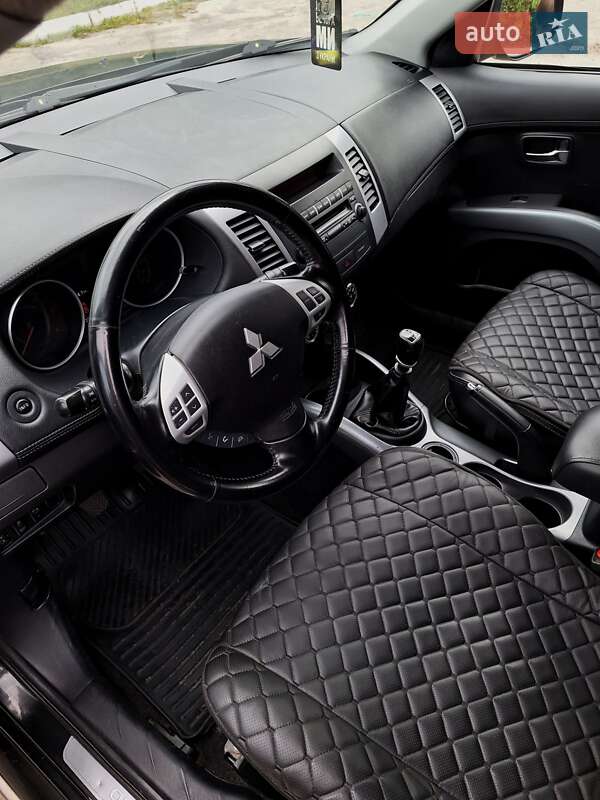 Внедорожник / Кроссовер Mitsubishi Outlander XL 2010 в Ковеле