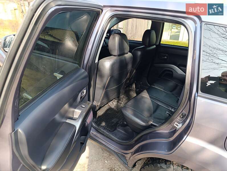 Позашляховик / Кросовер Mitsubishi Outlander XL 2008 в Кропивницькому