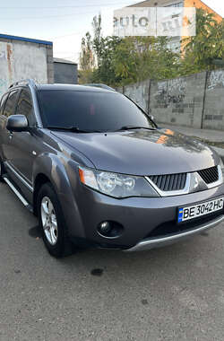 Позашляховик / Кросовер Mitsubishi Outlander XL 2009 в Миколаєві