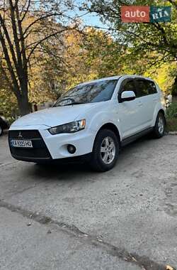 Позашляховик / Кросовер Mitsubishi Outlander XL 2011 в Первомайську