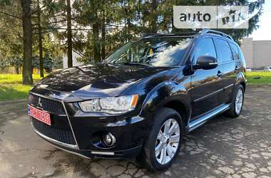 Позашляховик / Кросовер Mitsubishi Outlander XL 2011 в Рівному