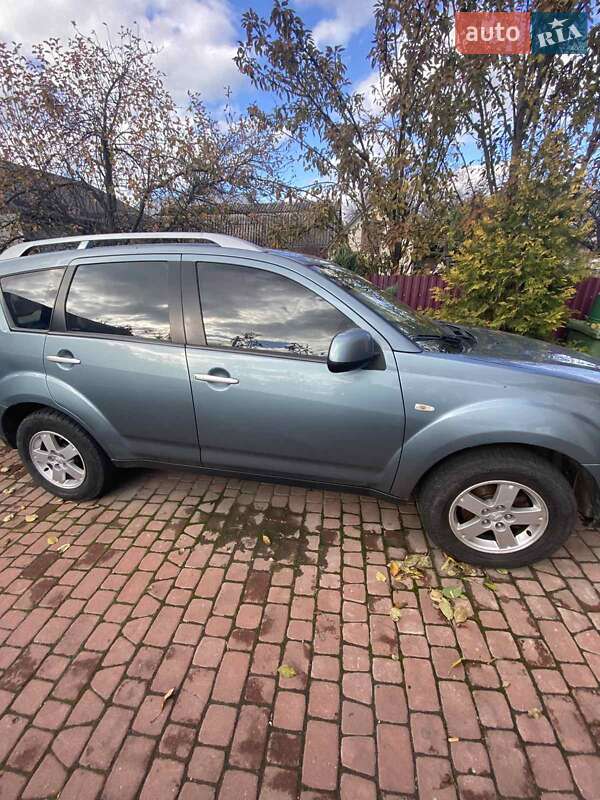 Внедорожник / Кроссовер Mitsubishi Outlander XL 2008 в Шепетовке