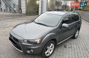 Внедорожник / Кроссовер Mitsubishi Outlander XL 2011 в Староконстантинове