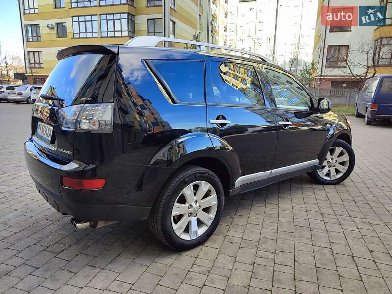 Позашляховик / Кросовер Mitsubishi Outlander XL 2008 в Івано-Франківську
