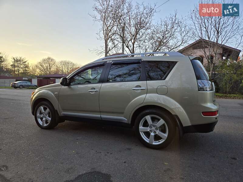 Внедорожник / Кроссовер Mitsubishi Outlander XL 2008 в Одессе