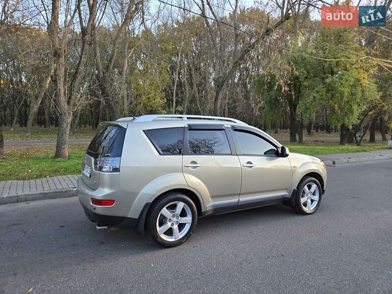 Внедорожник / Кроссовер Mitsubishi Outlander XL 2008 в Одессе