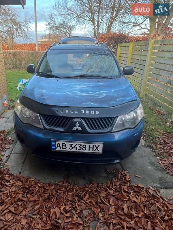 Позашляховик / Кросовер Mitsubishi Outlander XL 2007 в 