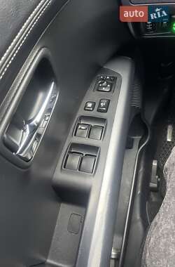 Внедорожник / Кроссовер Mitsubishi Outlander XL 2011 в 