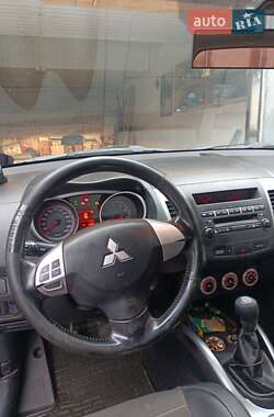 Внедорожник / Кроссовер Mitsubishi Outlander XL 2008 в Ромнах