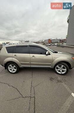 Внедорожник / Кроссовер Mitsubishi Outlander XL 2007 в Кривом Роге