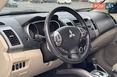 Позашляховик / Кросовер Mitsubishi Outlander XL 2008 в Броварах