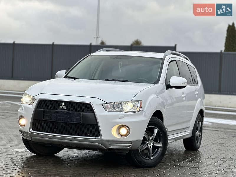 Позашляховик / Кросовер Mitsubishi Outlander XL 2010 в Луцьку