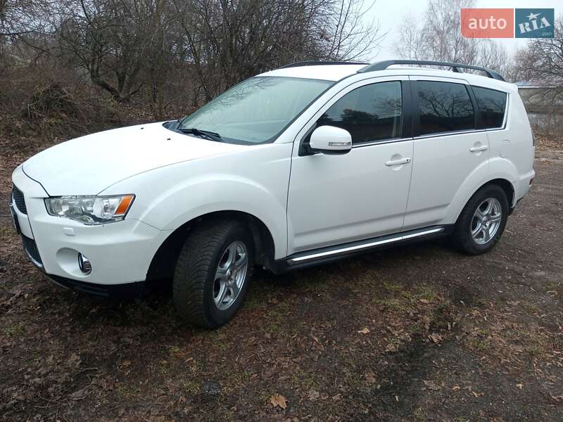 Позашляховик / Кросовер Mitsubishi Outlander XL 2010 в Городку
