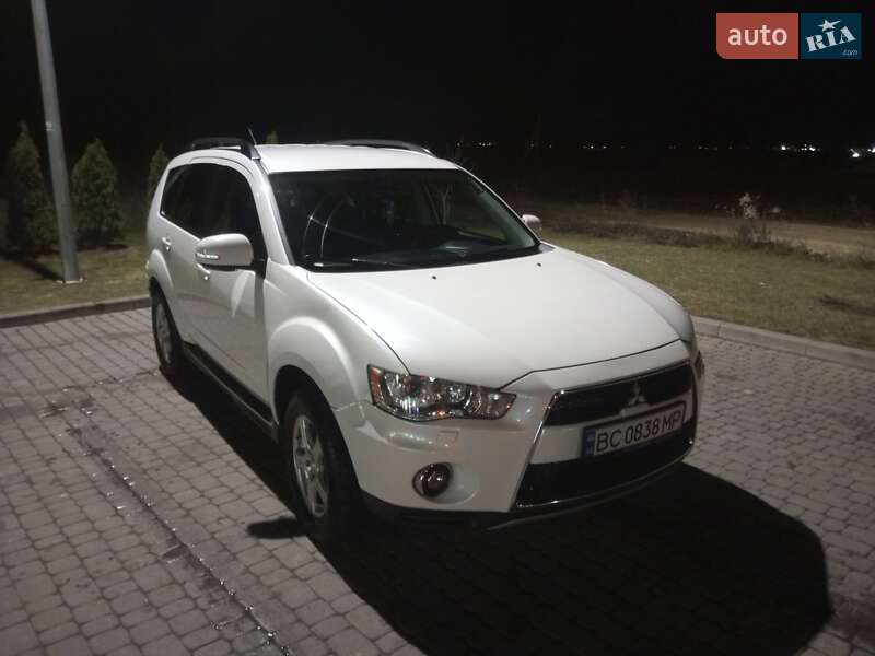 Позашляховик / Кросовер Mitsubishi Outlander XL 2010 в Городку