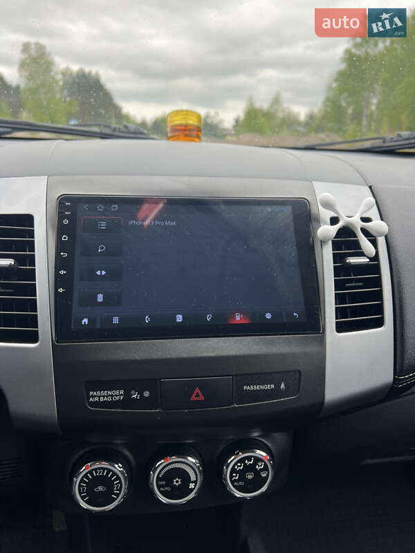 Внедорожник / Кроссовер Mitsubishi Outlander XL 2010 в Ровно