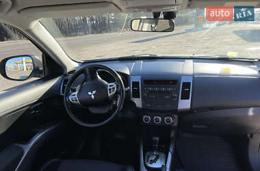 Позашляховик / Кросовер Mitsubishi Outlander XL 2010 в Харкові