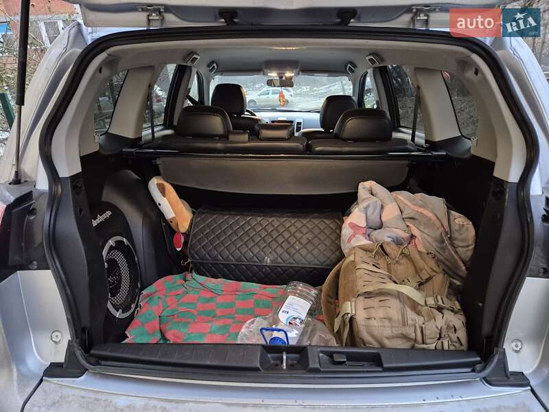 Внедорожник / Кроссовер Mitsubishi Outlander XL 2010 в Тернополе