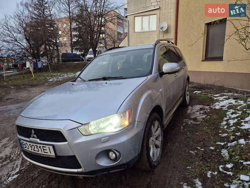 Внедорожник / Кроссовер Mitsubishi Outlander XL 2010 в Тернополе