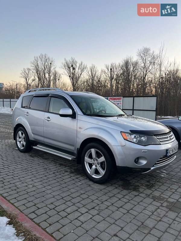 Внедорожник / Кроссовер Mitsubishi Outlander XL 2008 в Новом Роздоле