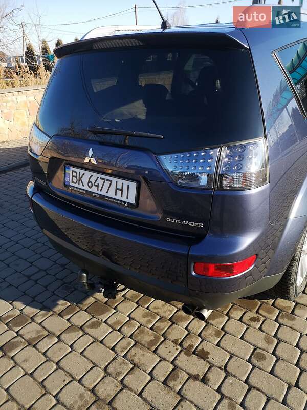 Внедорожник / Кроссовер Mitsubishi Outlander XL 2007 в Ровно