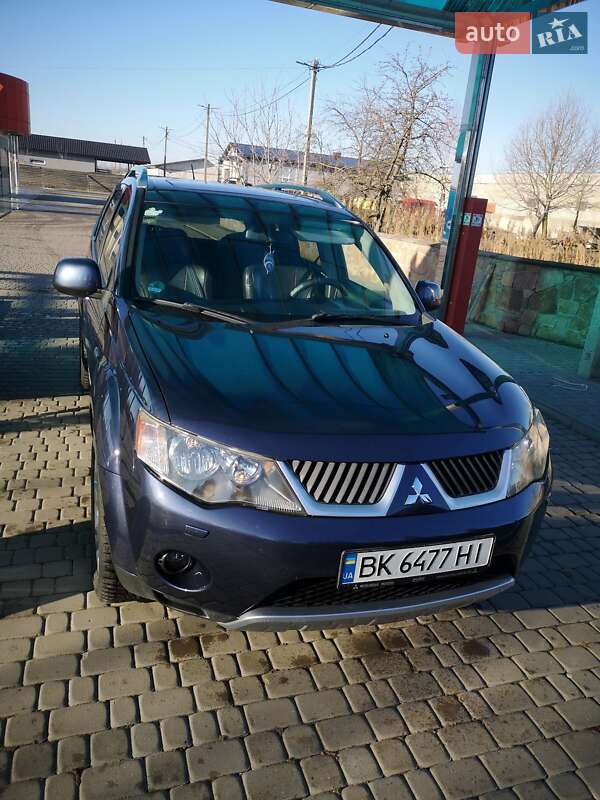 Внедорожник / Кроссовер Mitsubishi Outlander XL 2007 в Ровно