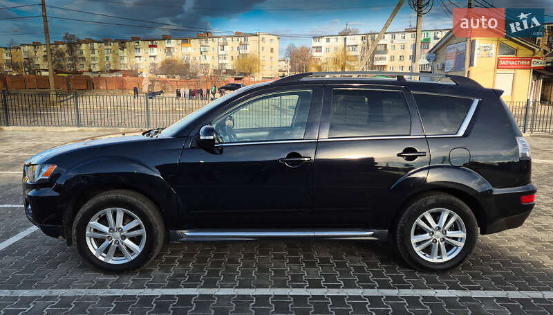 Внедорожник / Кроссовер Mitsubishi Outlander XL 2011 в Калуше