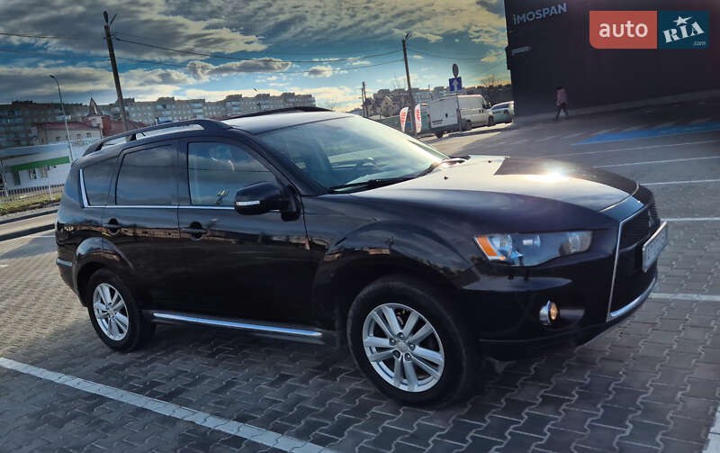 Внедорожник / Кроссовер Mitsubishi Outlander XL 2011 в Калуше