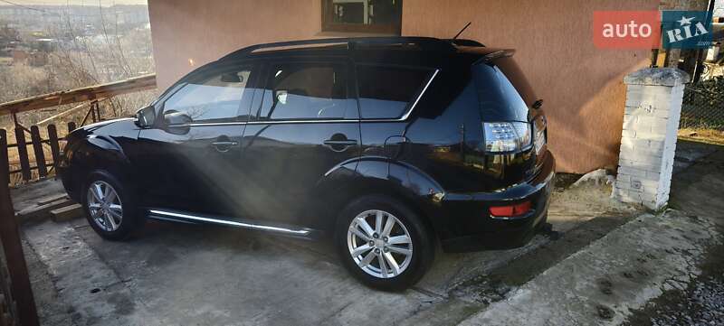 Внедорожник / Кроссовер Mitsubishi Outlander XL 2011 в Калуше