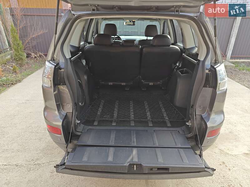 Внедорожник / Кроссовер Mitsubishi Outlander XL 2008 в Киеве