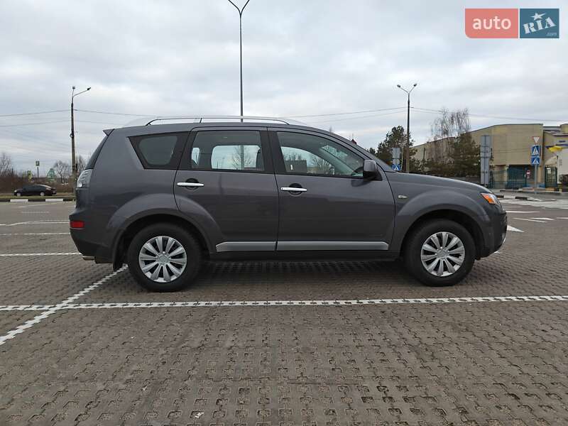 Внедорожник / Кроссовер Mitsubishi Outlander XL 2008 в Киеве