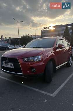 Позашляховик / Кросовер Mitsubishi Outlander XL 2011 в Одесі