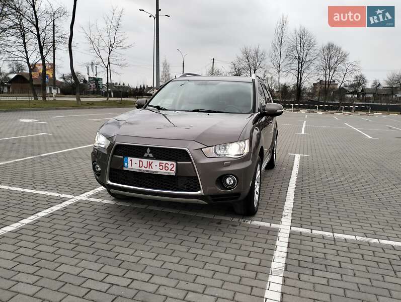 Внедорожник / Кроссовер Mitsubishi Outlander XL 2010 в Коломые