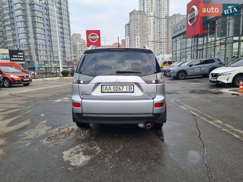 Позашляховик / Кросовер Mitsubishi Outlander XL 2008 в Києві