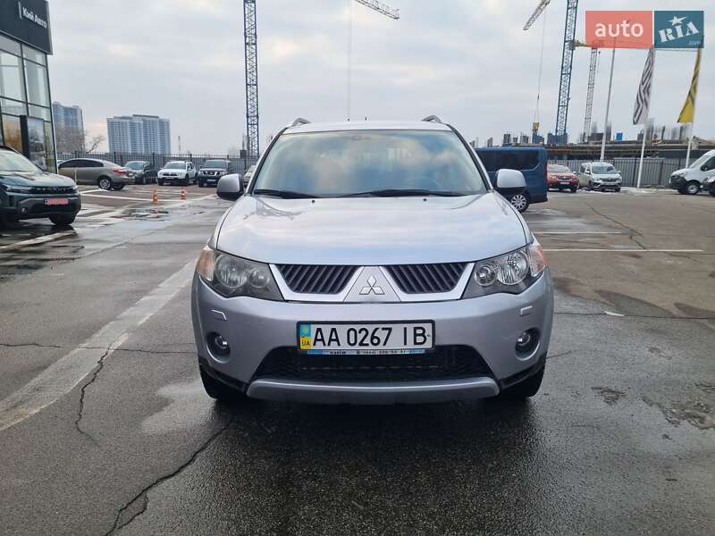 Позашляховик / Кросовер Mitsubishi Outlander XL 2008 в Києві